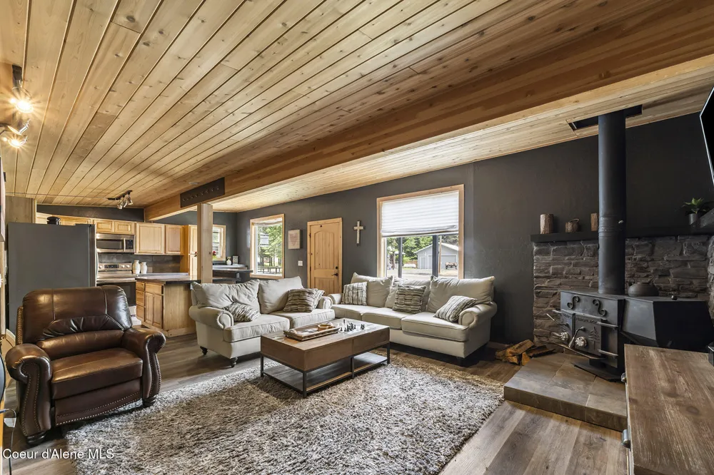 118 Timber Lane Nordman, ID 83848