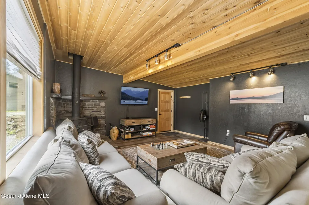 118 Timber Lane Nordman, ID 83848