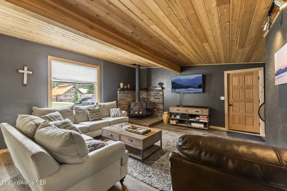 118 Timber Lane Nordman, ID 83848