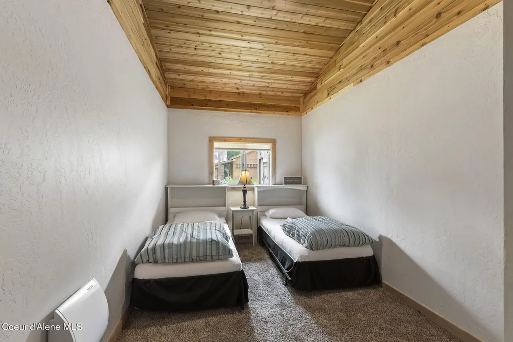 118 Timber Lane Nordman, ID 83848