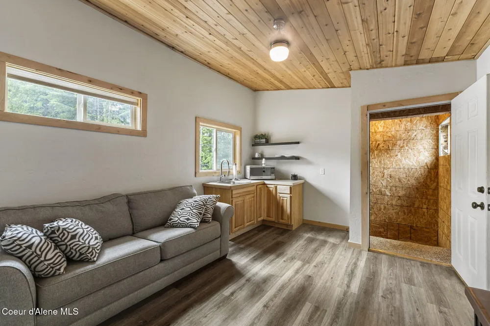 118 Timber Lane Nordman, ID 83848