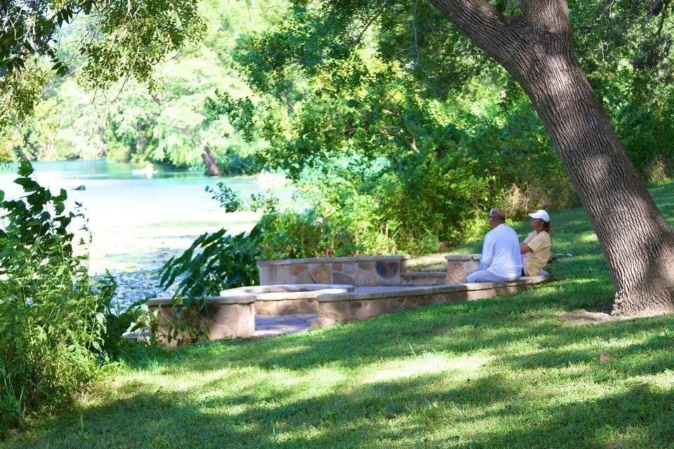 103 Lakeside Cove Martindale, TX 78655