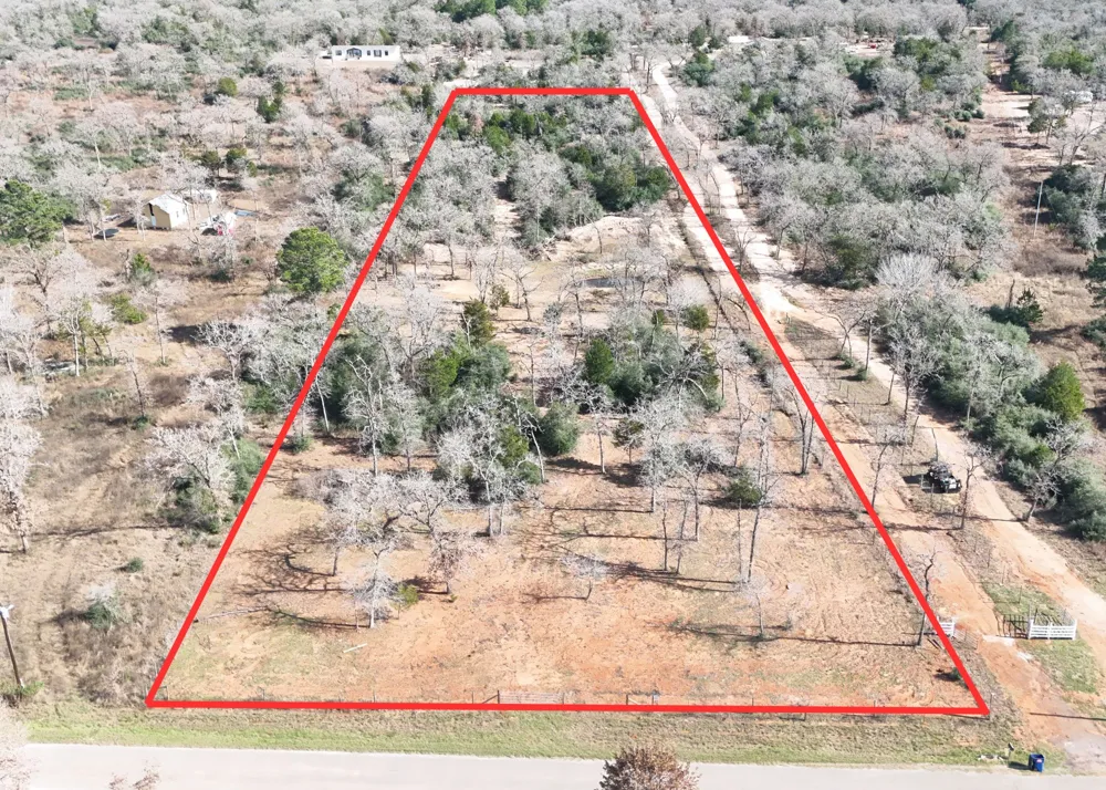 17 High Crossing Road Smithville, TX 78957