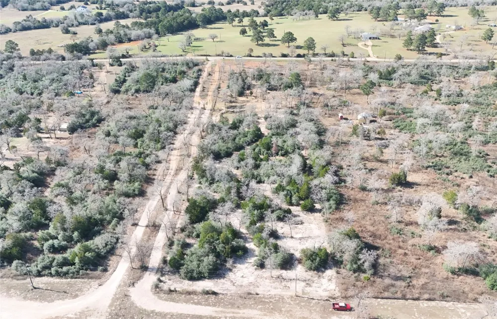 17 High Crossing Road Smithville, TX 78957
