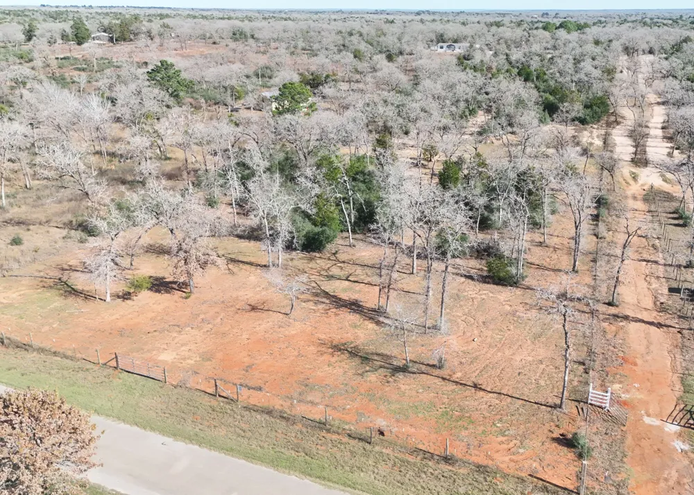 17 High Crossing Road Smithville, TX 78957