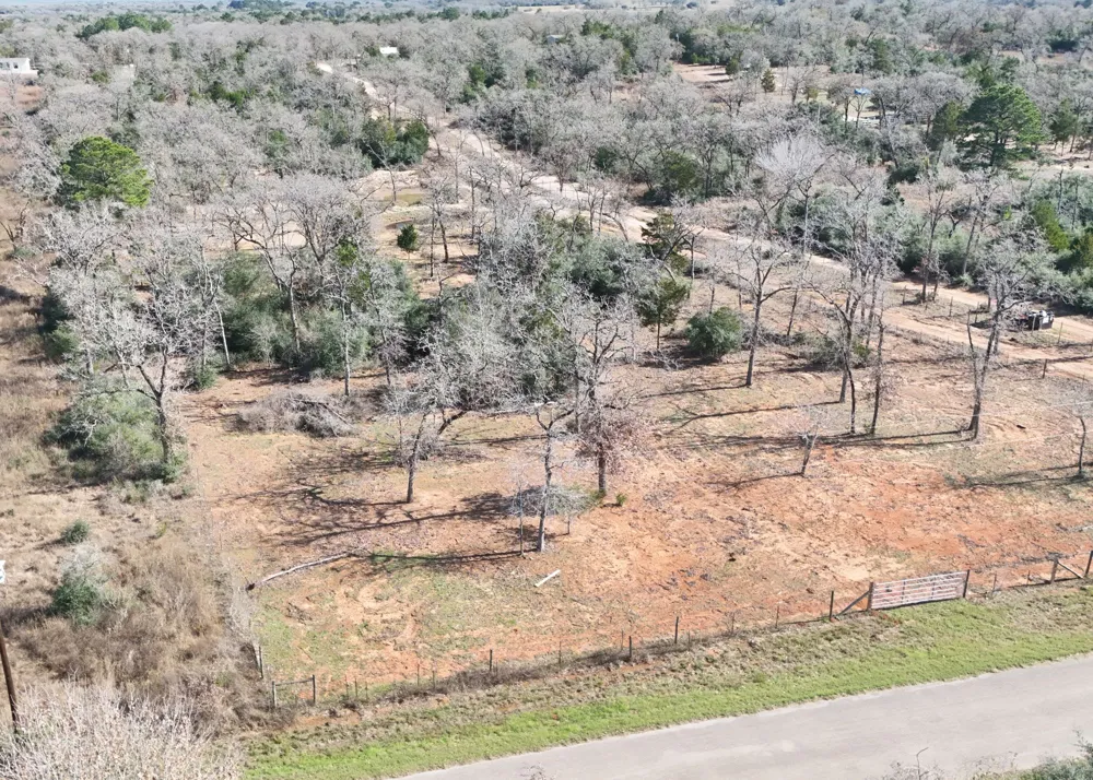 17 High Crossing Road Smithville, TX 78957