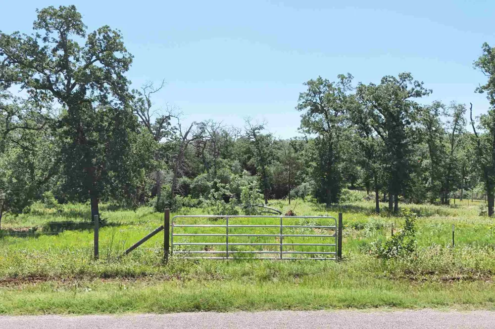 17 High Crossing Road Smithville, TX 78957