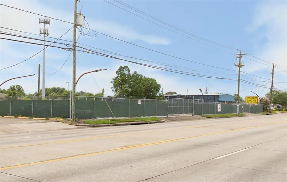 1811 Shaver Street Pasadena, TX 77502