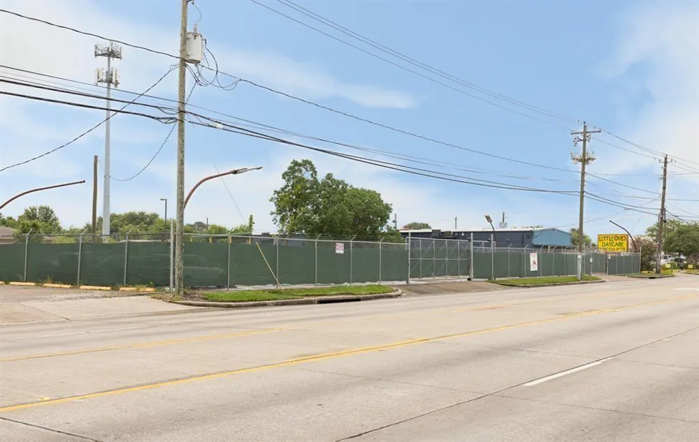 1811 Shaver Street Pasadena, TX 77502