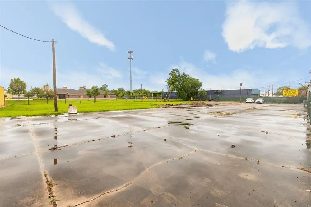 1811 Shaver Street Pasadena, TX 77502
