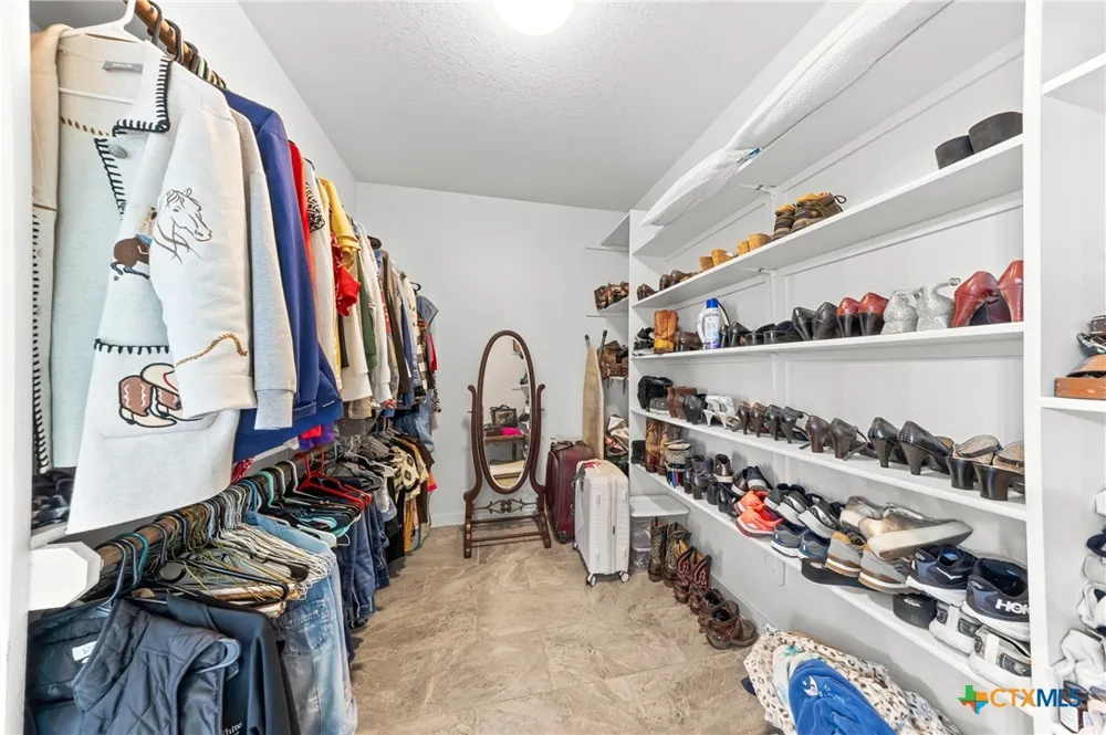 452 County Road 470 Chilton, TX 76632