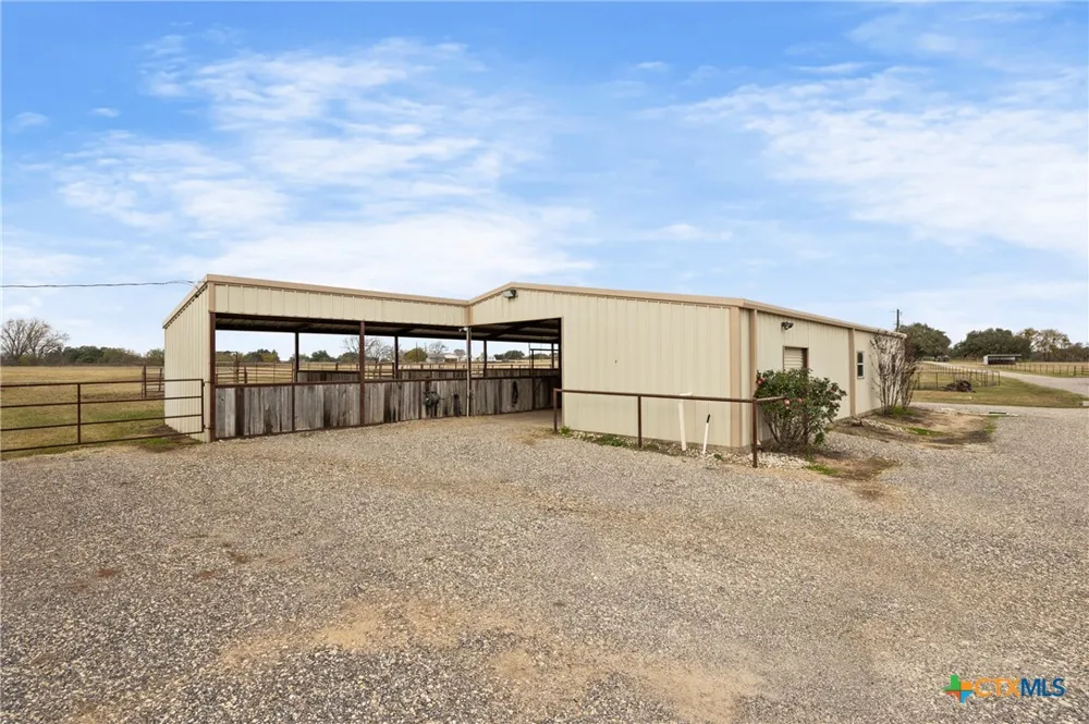 452 County Road 470 Chilton, TX 76632