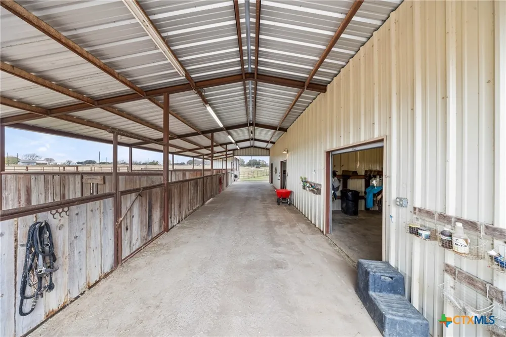 452 County Road 470 Chilton, TX 76632