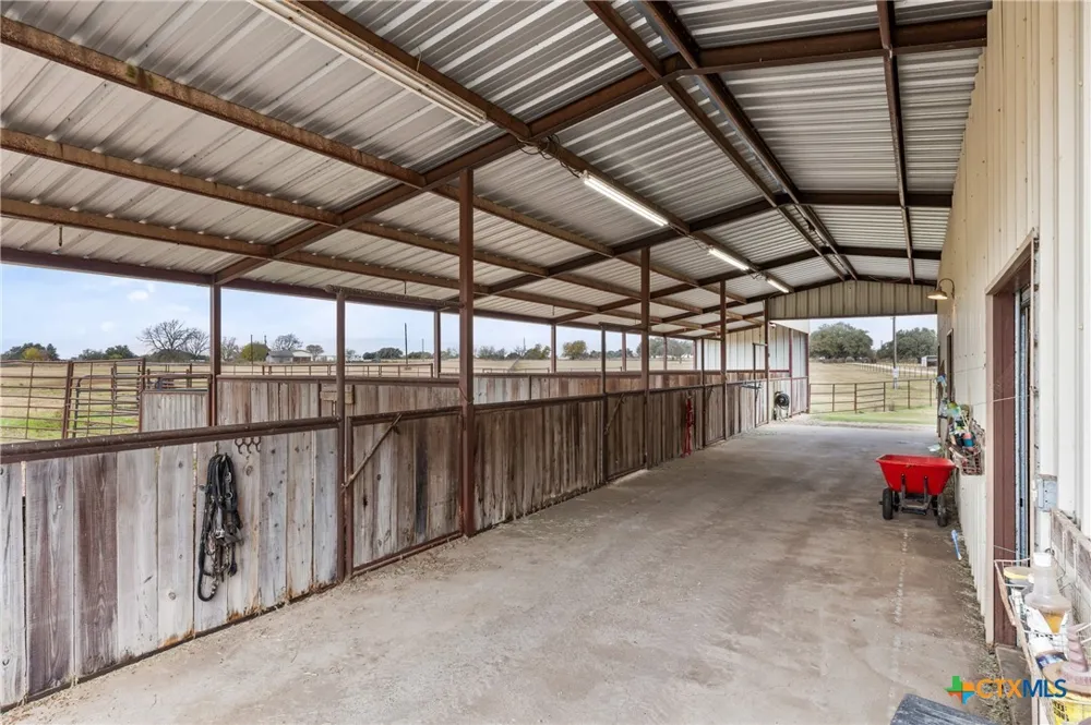 452 County Road 470 Chilton, TX 76632