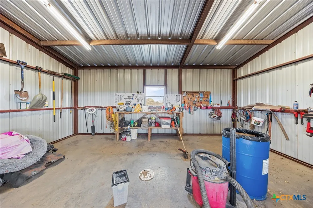 452 County Road 470 Chilton, TX 76632