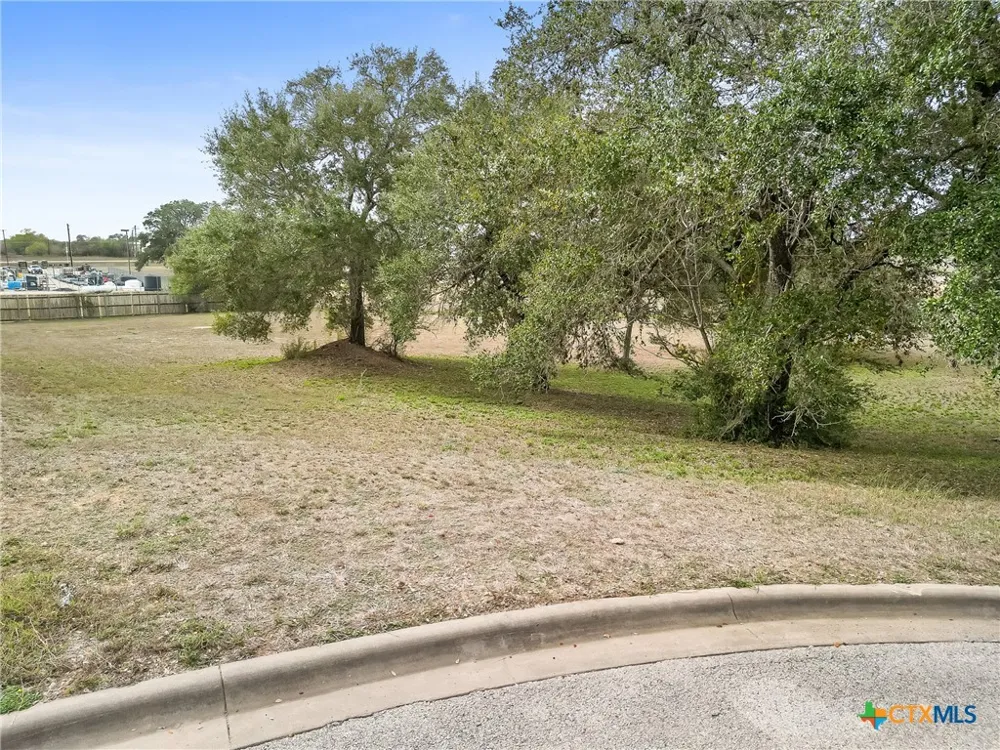 101 Pin Oak Circle Cuero, TX 77954