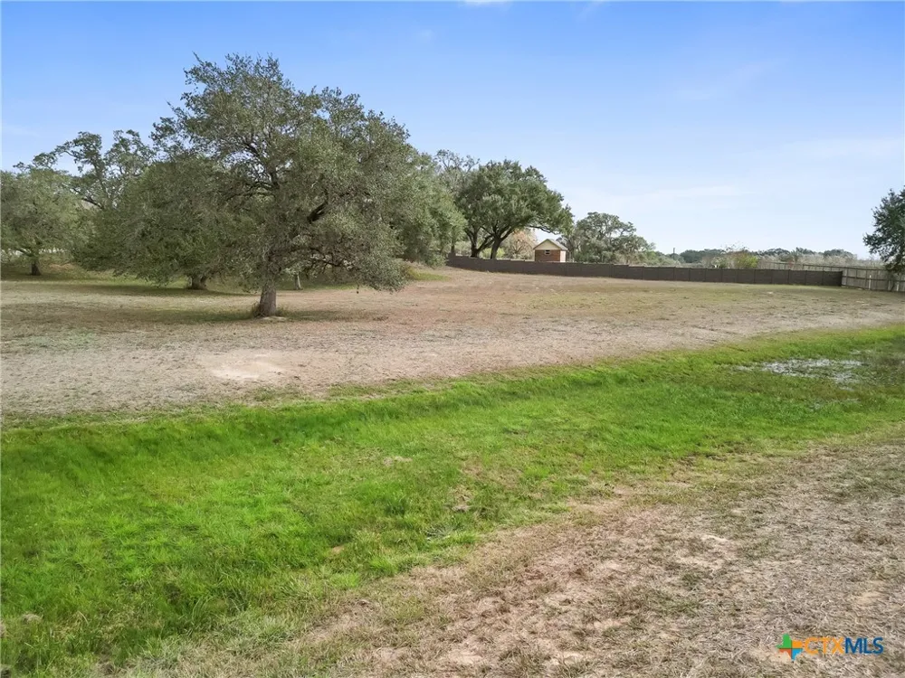 101 Pin Oak Circle Cuero, TX 77954