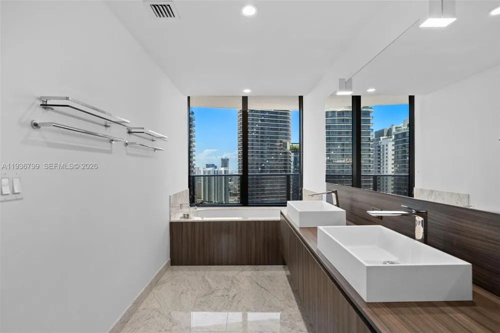 1000 Brickell Plz #4212 Miami, FL 33131