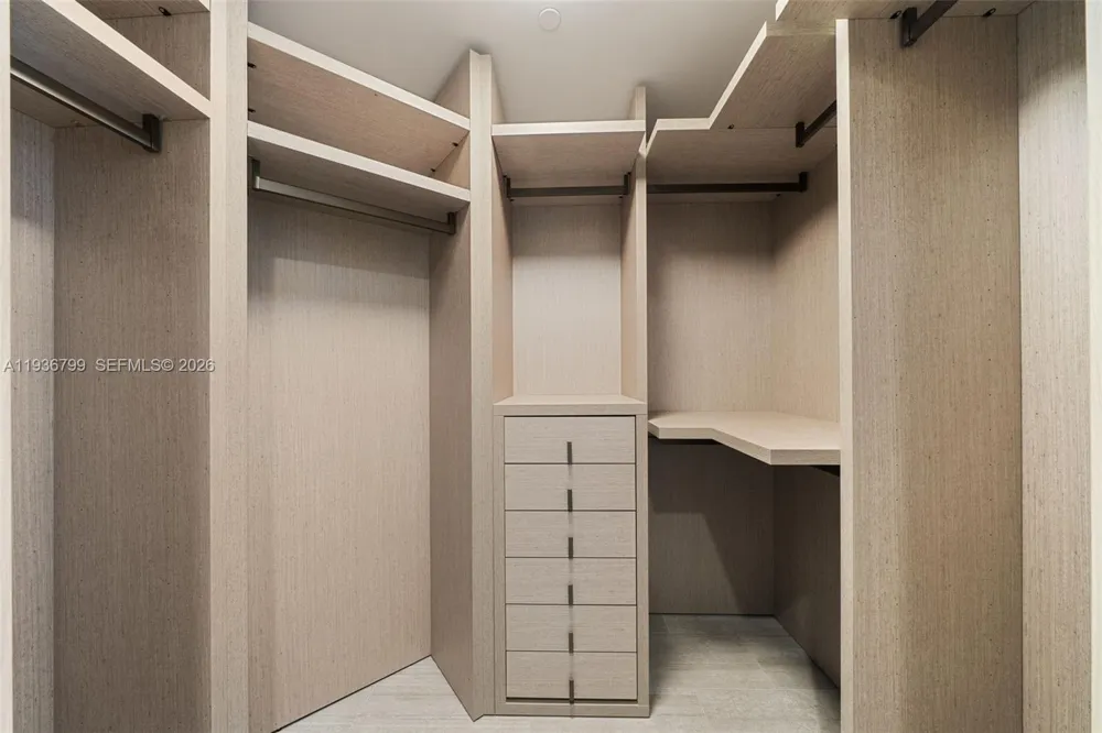 1000 Brickell Plz #4212 Miami, FL 33131
