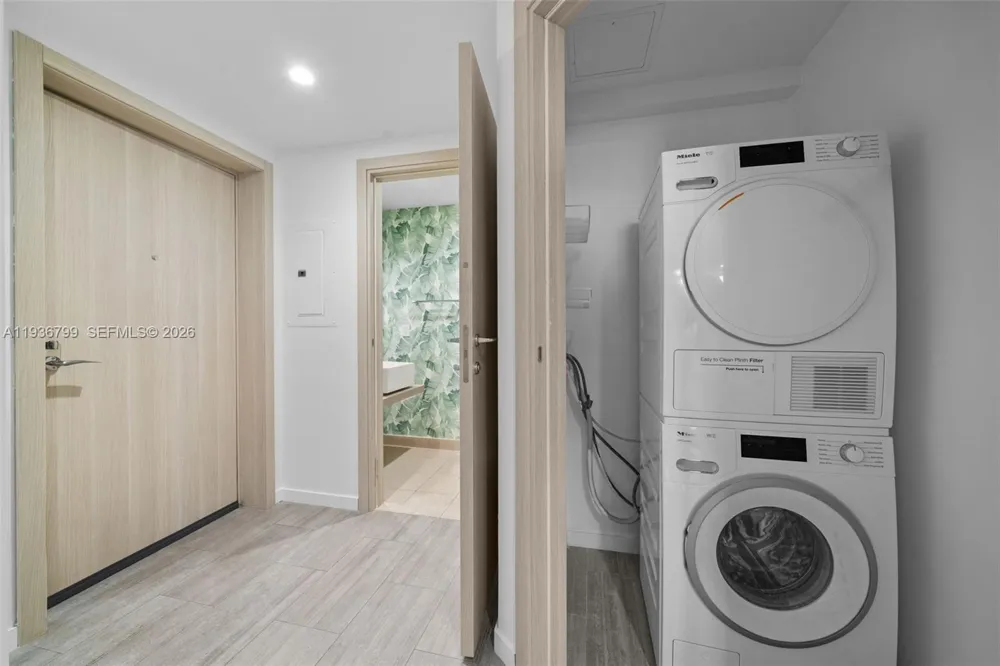 1000 Brickell Plz #4212 Miami, FL 33131