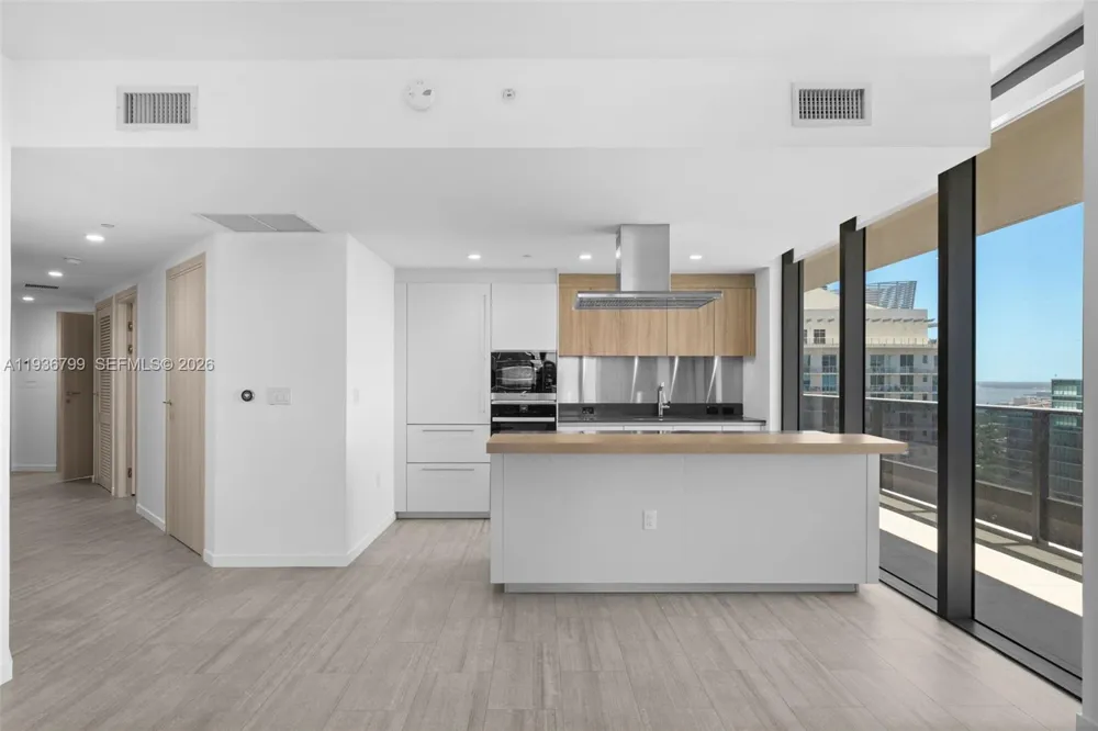 1000 Brickell Plz #4212 Miami, FL 33131