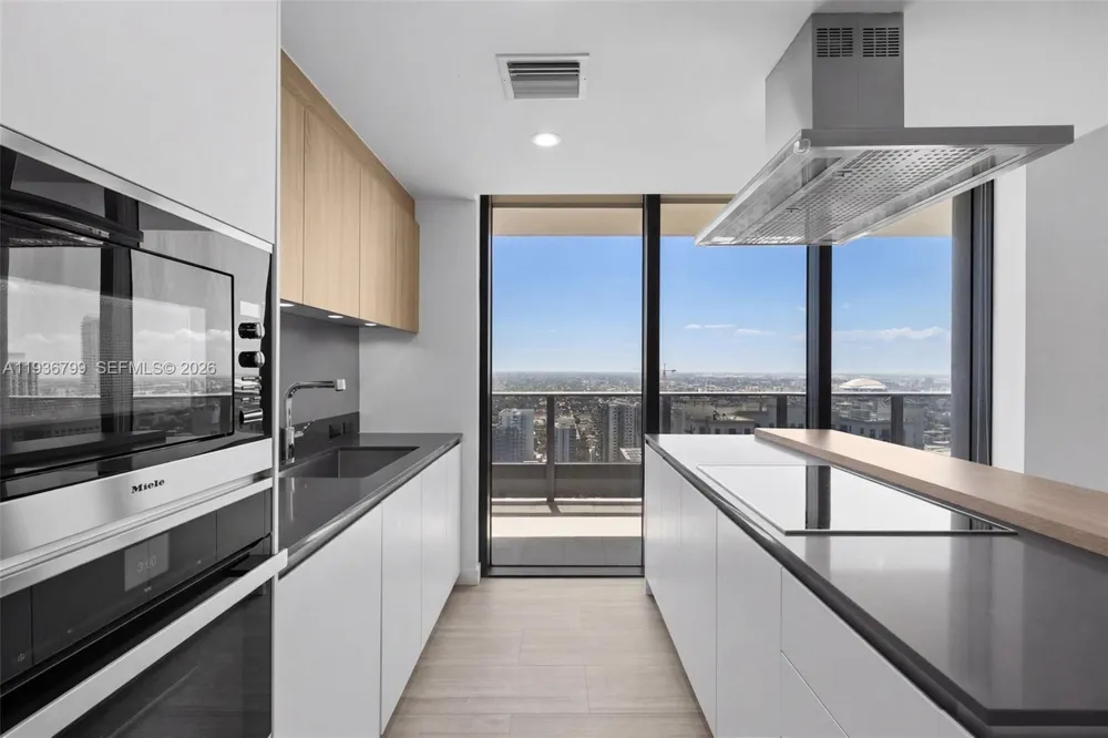 1000 Brickell Plz #4212 Miami, FL 33131