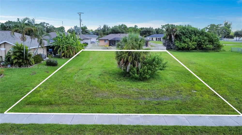 1821 Savona Pkwy W Cape Coral, FL 33914
