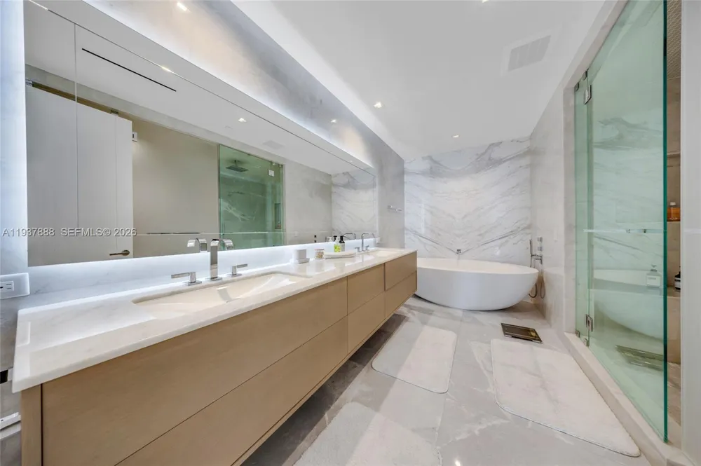 18501 Collins Ave #2502 Sunny Isles Beach, FL 33160