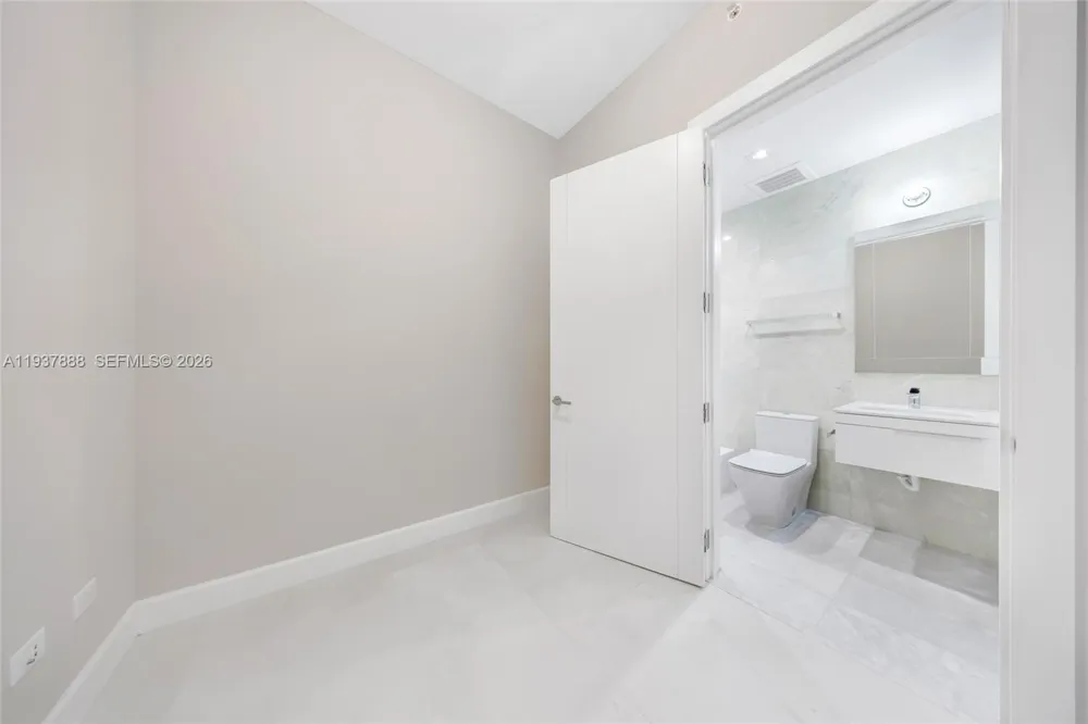 18501 Collins Ave #2502 Sunny Isles Beach, FL 33160