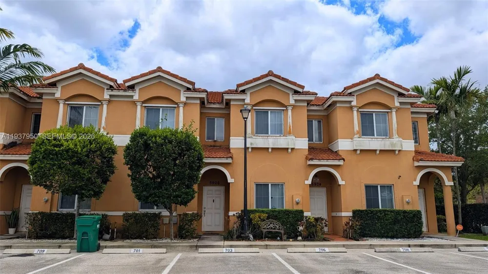 5906 Woodlands Blvd Tamarac, FL 33319