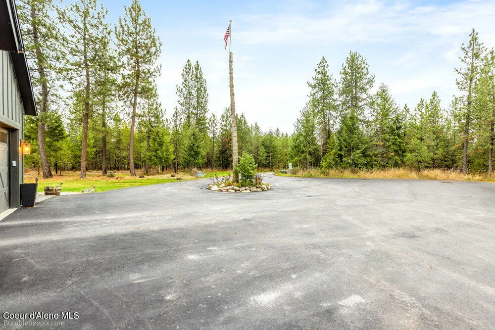29131 Hindman Street Athol, ID 83801