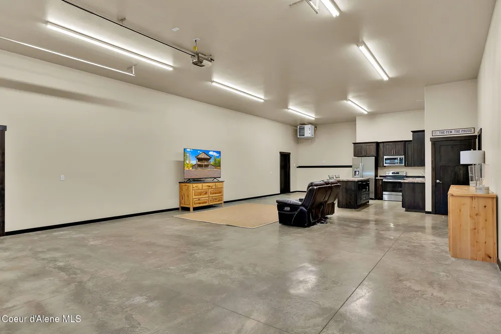 42 Seneacquoteen Drive Priest River, ID 83856
