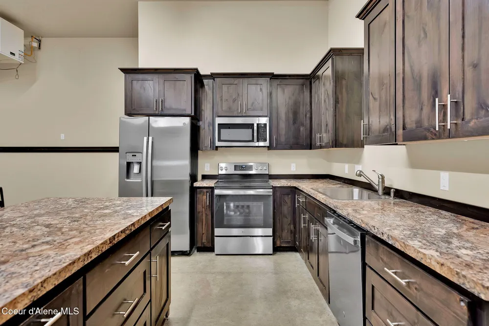 42 Seneacquoteen Drive Priest River, ID 83856