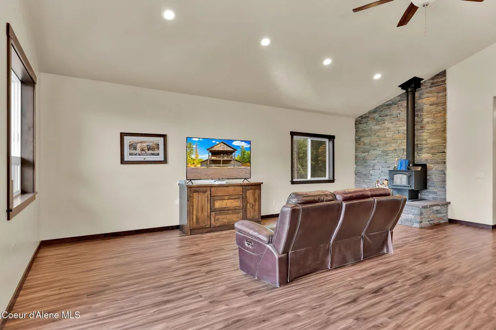 42 Seneacquoteen Drive Priest River, ID 83856