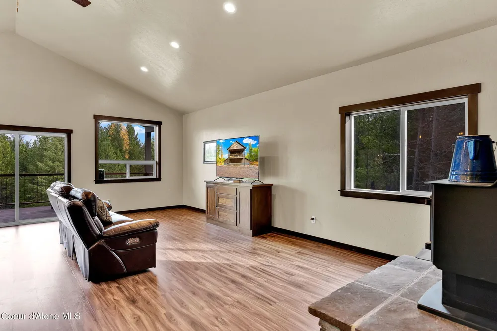 42 Seneacquoteen Drive Priest River, ID 83856