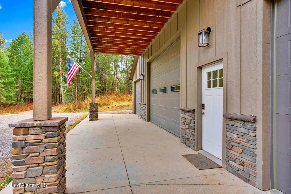 42 Seneacquoteen Drive Priest River, ID 83856