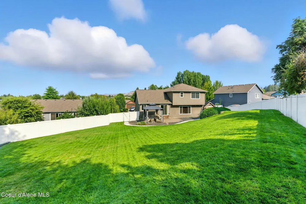 1124 Moen Road Greenacres, WA 99016