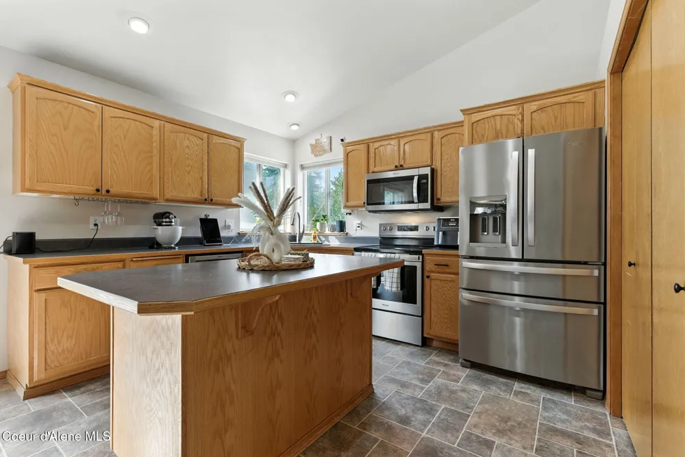 1124 Moen Road Greenacres, WA 99016