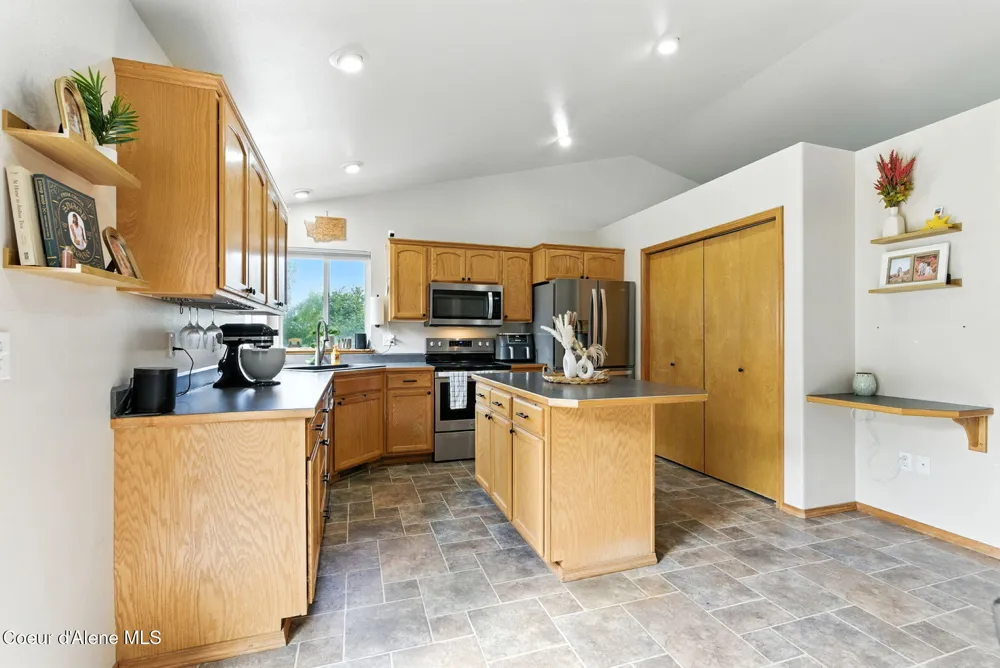 1124 Moen Road Greenacres, WA 99016