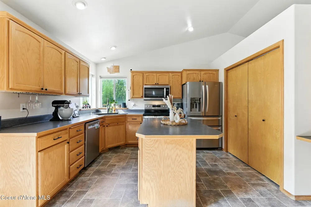 1124 Moen Road Greenacres, WA 99016