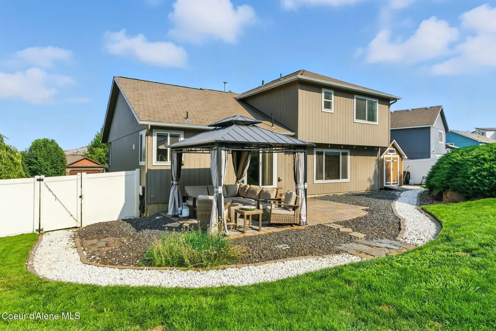 1124 Moen Road Greenacres, WA 99016