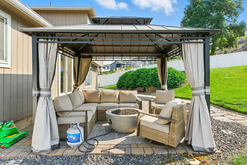 1124 Moen Road Greenacres, WA 99016