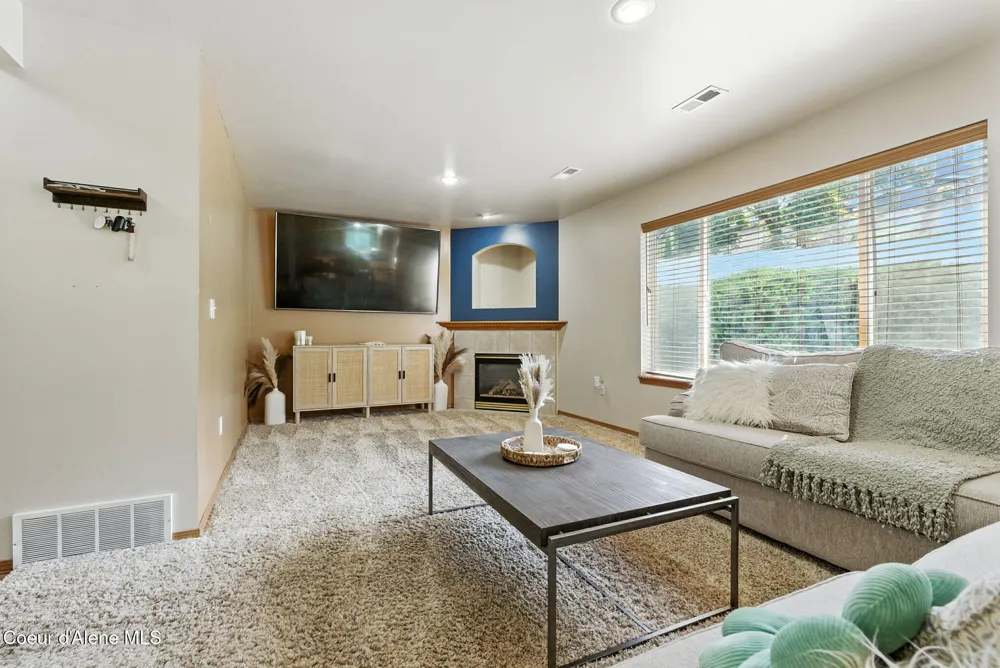 1124 Moen Road Greenacres, WA 99016