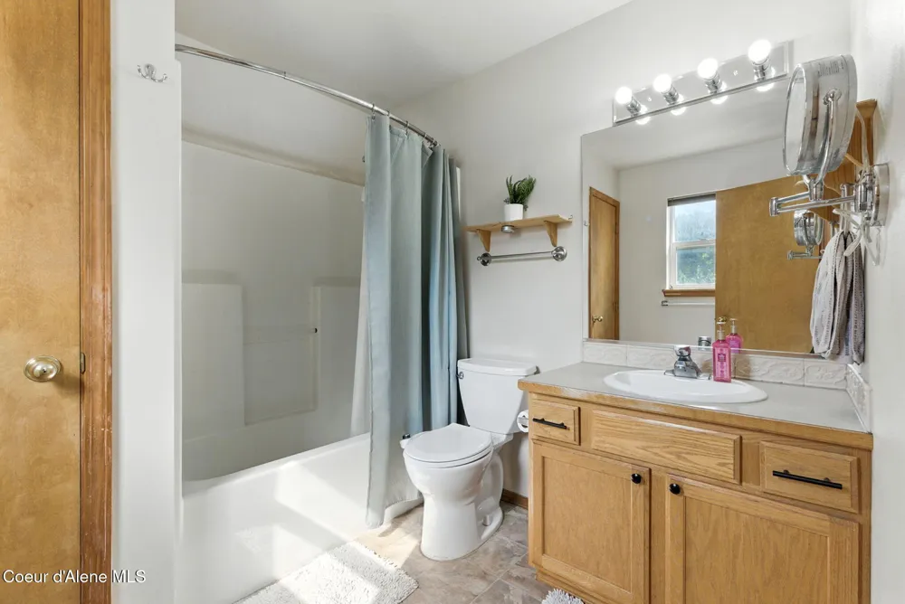 1124 Moen Road Greenacres, WA 99016