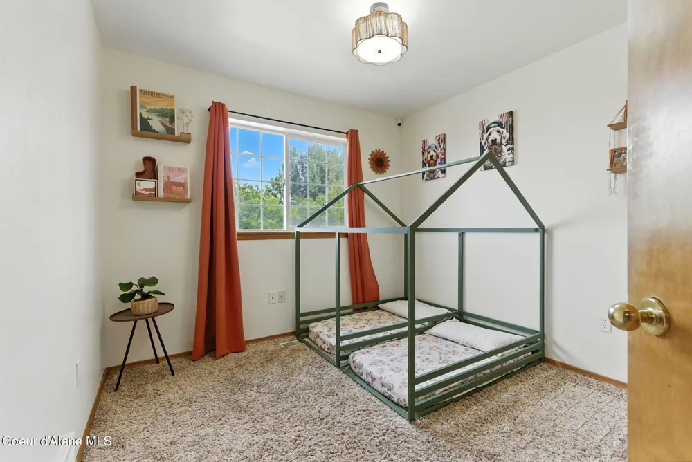 1124 Moen Road Greenacres, WA 99016