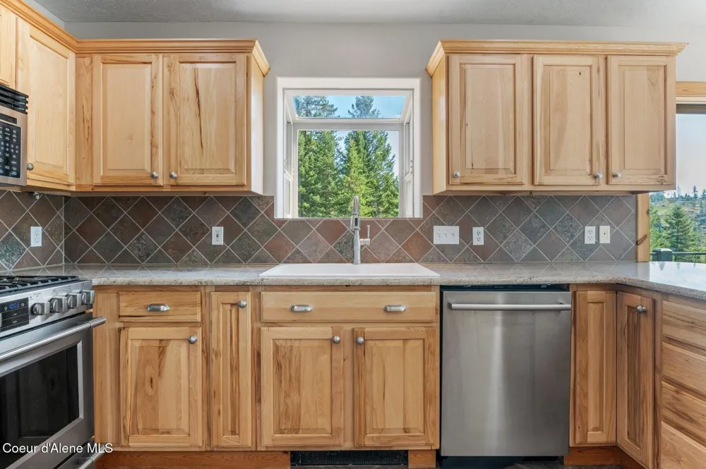 671 Kelso Woods Drive Athol, ID 83801