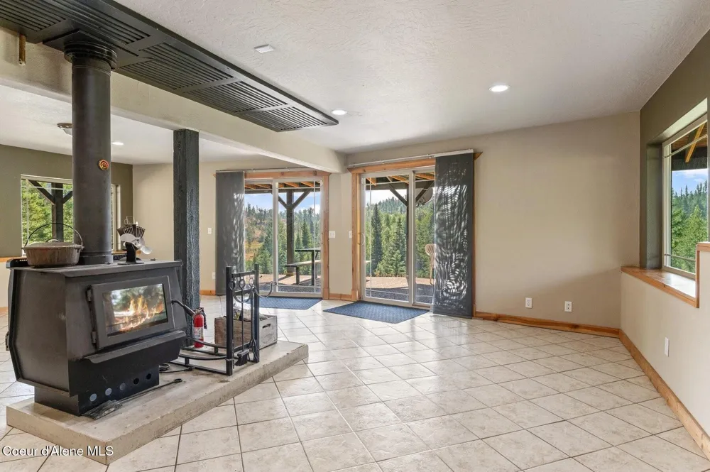 671 Kelso Woods Drive Athol, ID 83801
