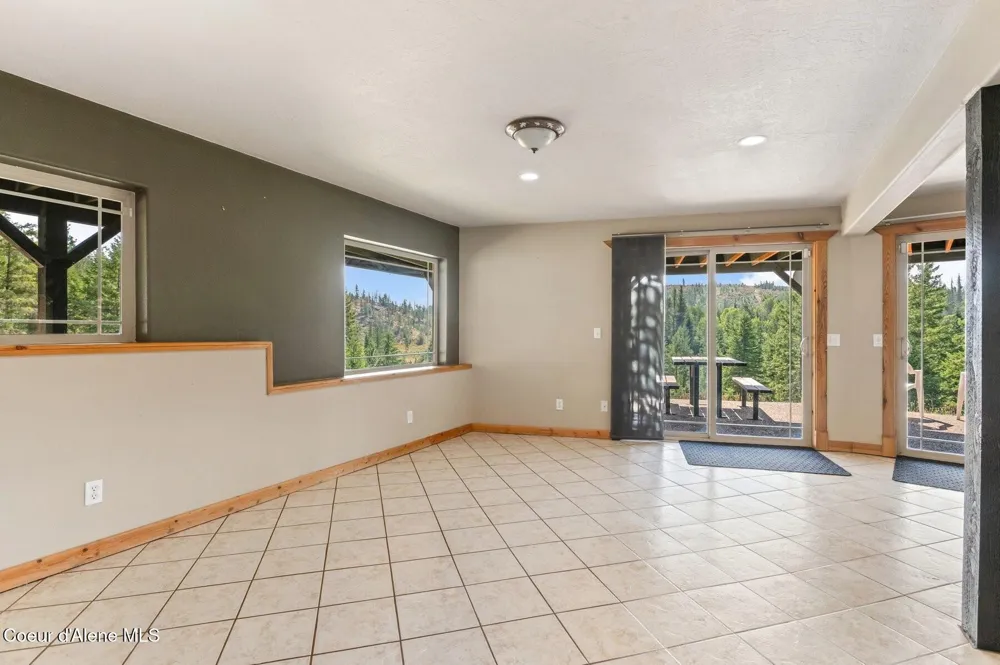 671 Kelso Woods Drive Athol, ID 83801