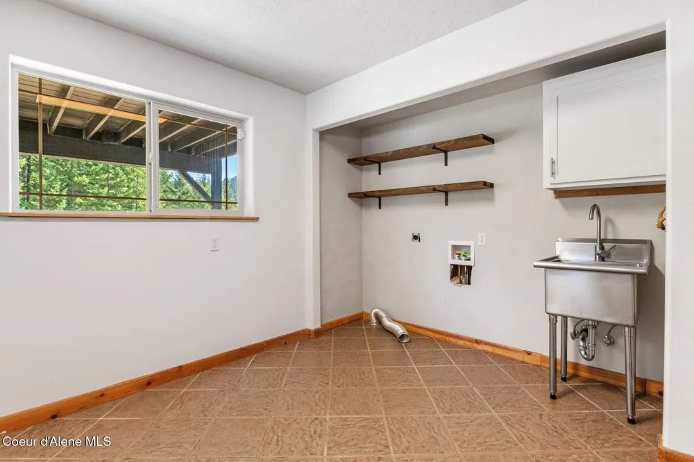 671 Kelso Woods Drive Athol, ID 83801