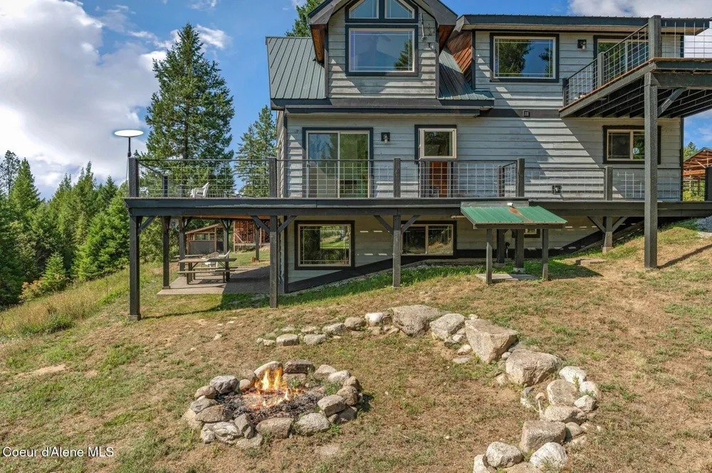 671 Kelso Woods Drive Athol, ID 83801